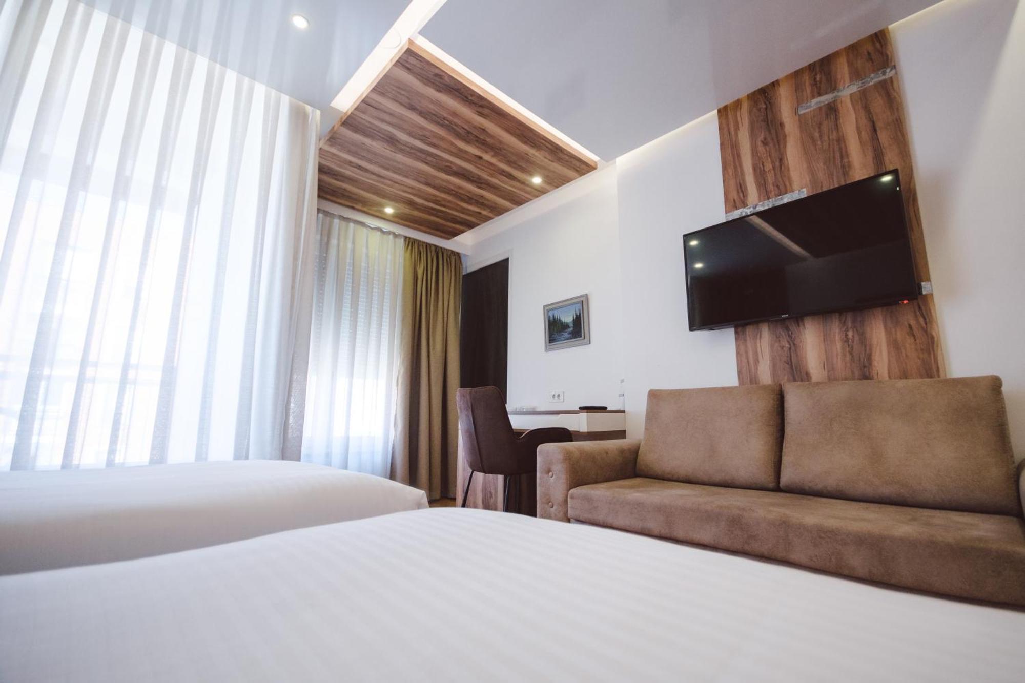 Star Hill Hotel & Spa Pristina Exterior photo