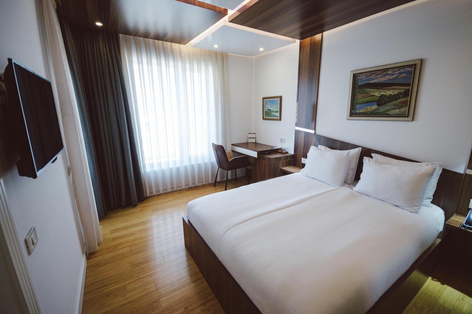 Star Hill Hotel & Spa Pristina Exterior photo