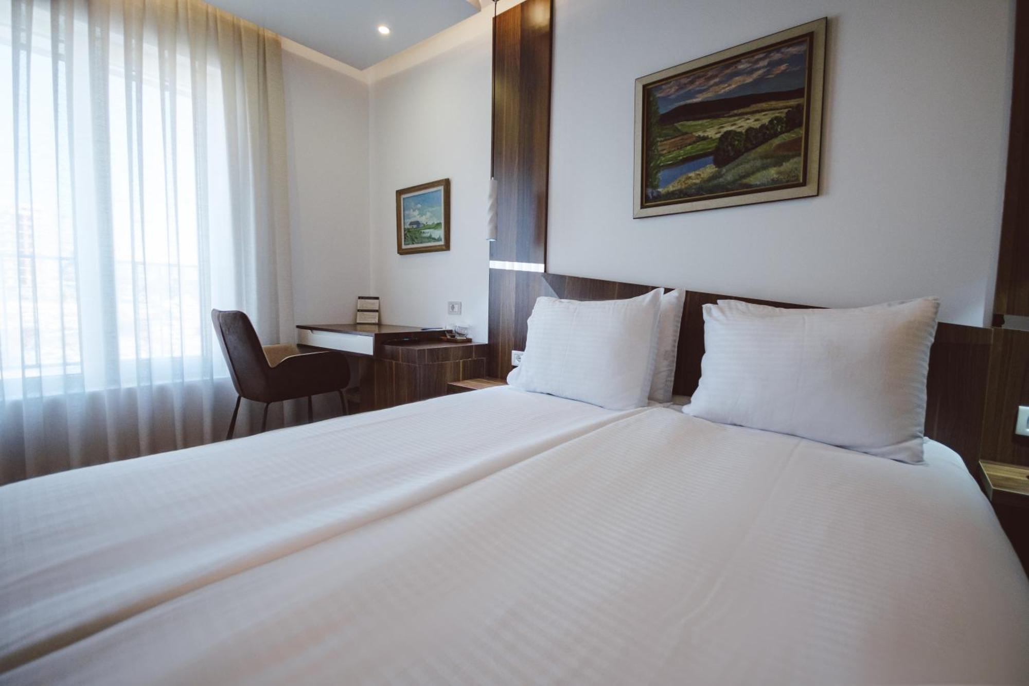 Star Hill Hotel & Spa Pristina Exterior photo